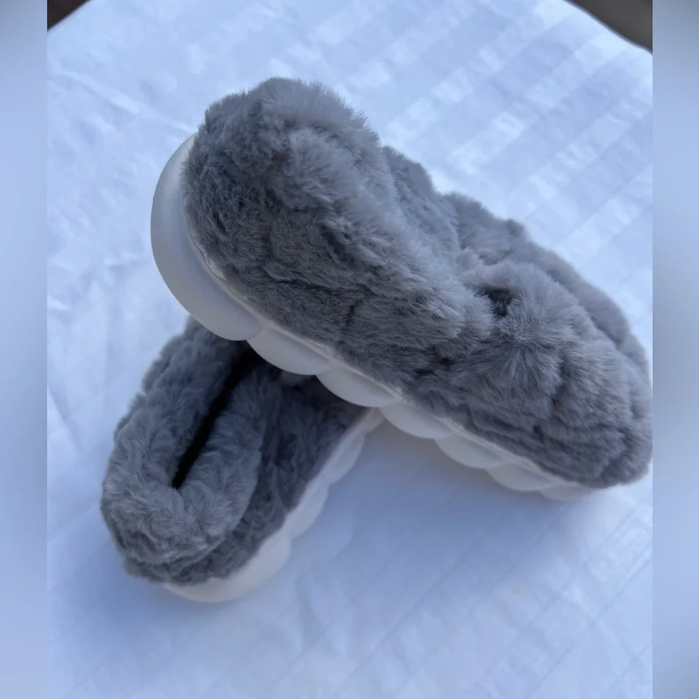 Children’s‎ grey slippers size 2 plushy comfortable
